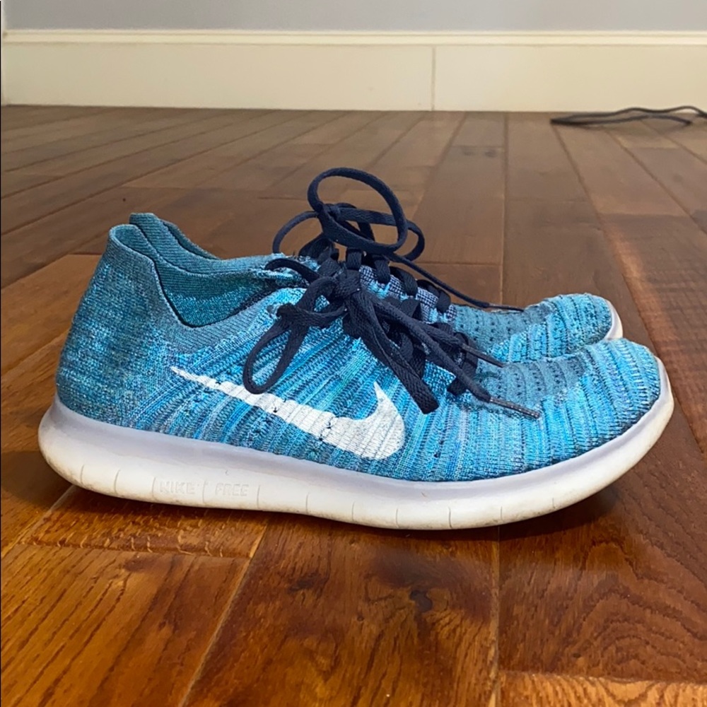 Nike tennis shoes